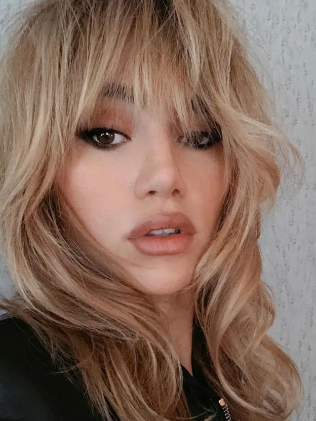 Suki Waterhouse acidentalmente atirou em colega durante filmagem