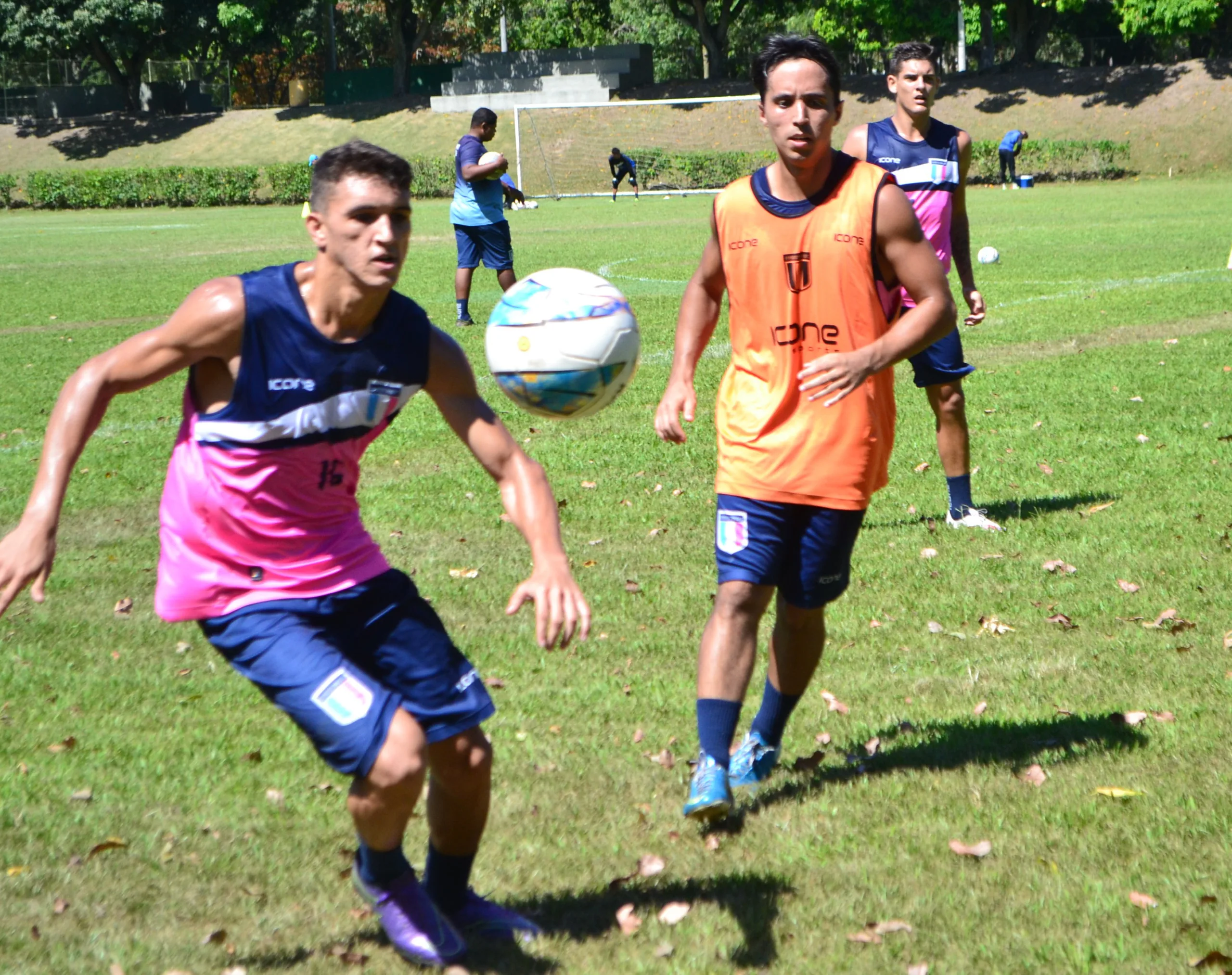 Ex-Atlético Paranaense, técnico do Espírito Santo prepara equipe para amistoso em MG