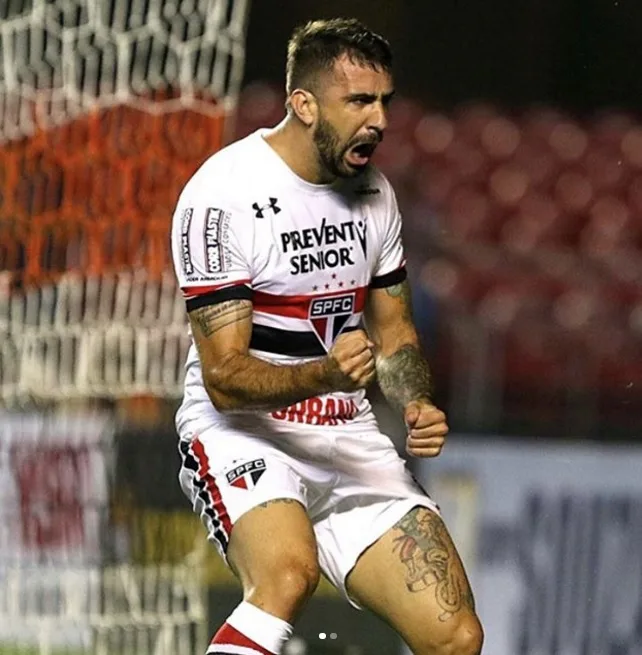 Lucas Pratto admite toque em lance decisivo do clássico e critica arbitragem