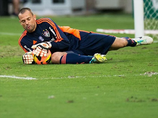 Diego Cavalieri segue sem treinar e Abel confirma Júlio César no gol no Flu