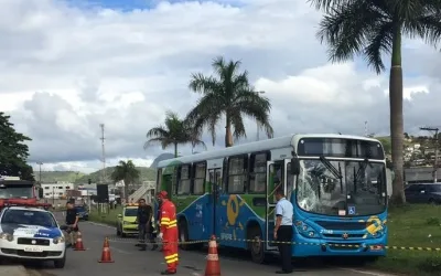 Homem morre ao ser atropelado por ônibus enquanto trabalhava em Viana