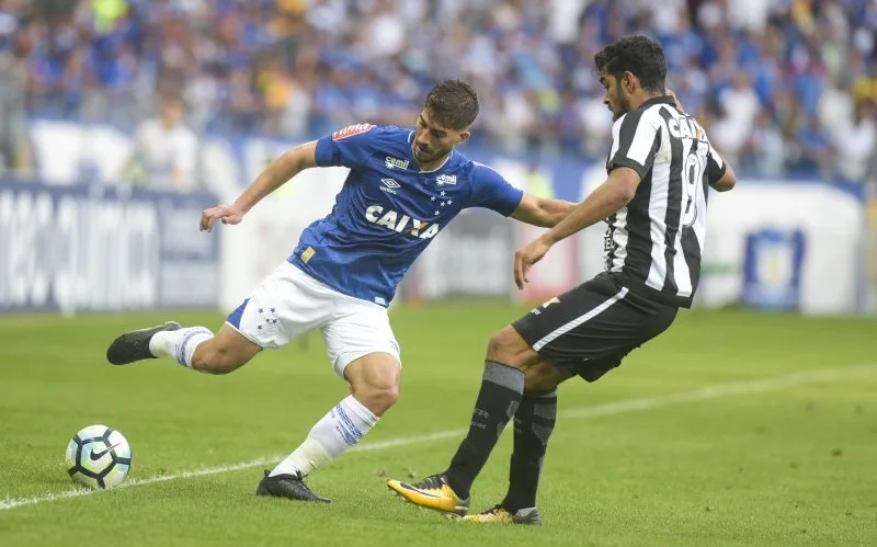 Cruzeiro para duas vezes na trave e empata com o Botafogo no Mineirão