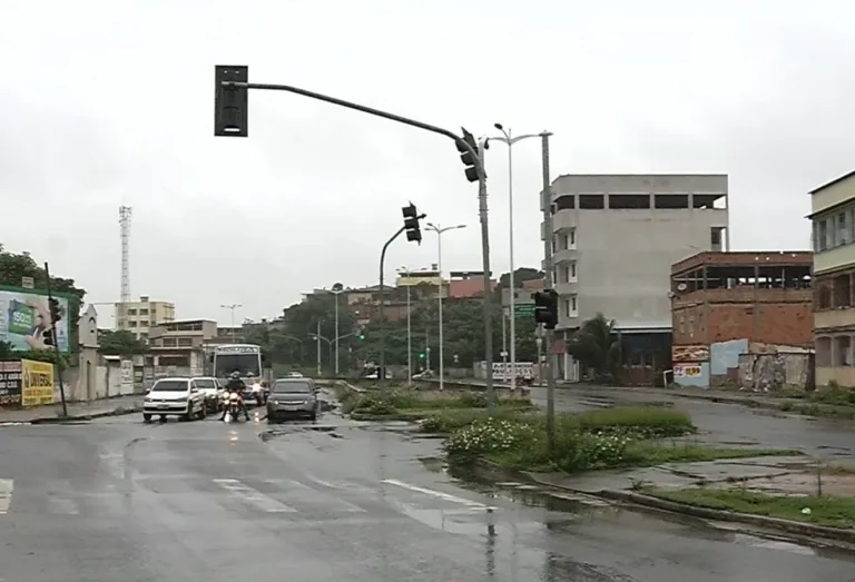 Dupla é detida após roubo de moto na frente de terminal em Cariacica