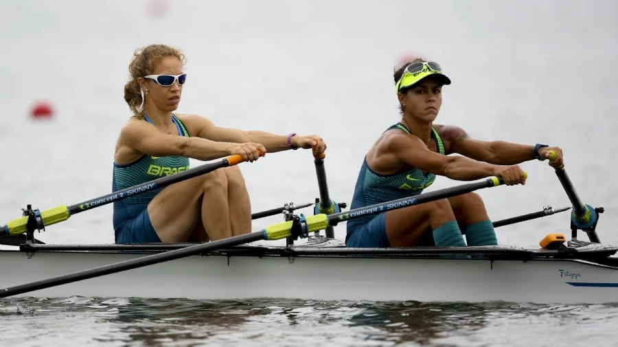 Fora da briga por medalhas, brasileiros vão à final C no remo olímpico