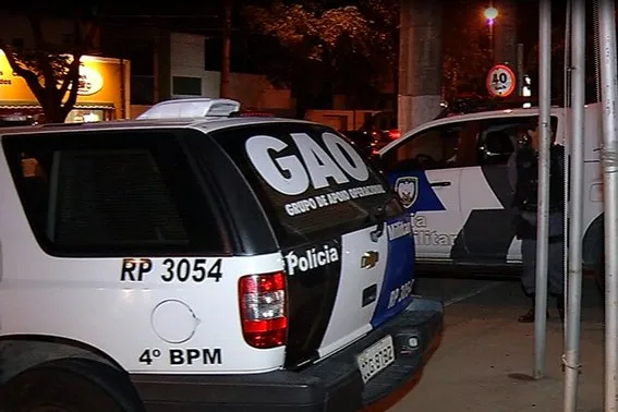 Homem é baleado no meio da rua durante troca de tiros em Vila Velha