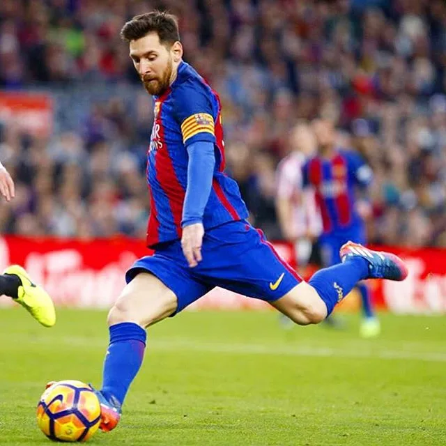 Messi marca 3 e Barça goleia em estreia na Liga dos Campeões; Inter vence