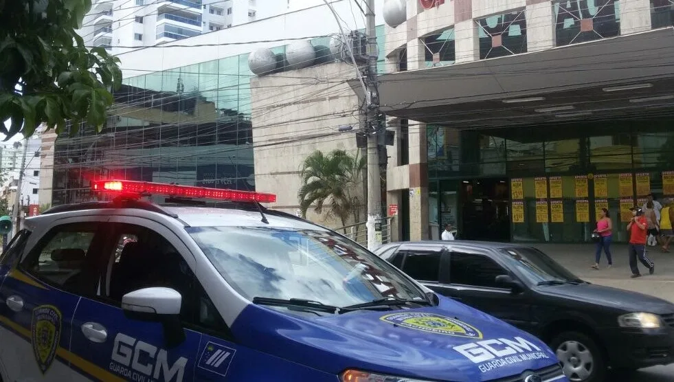 Homem é detido após furtar latas de cerveja em supermercado de Cachoeiro