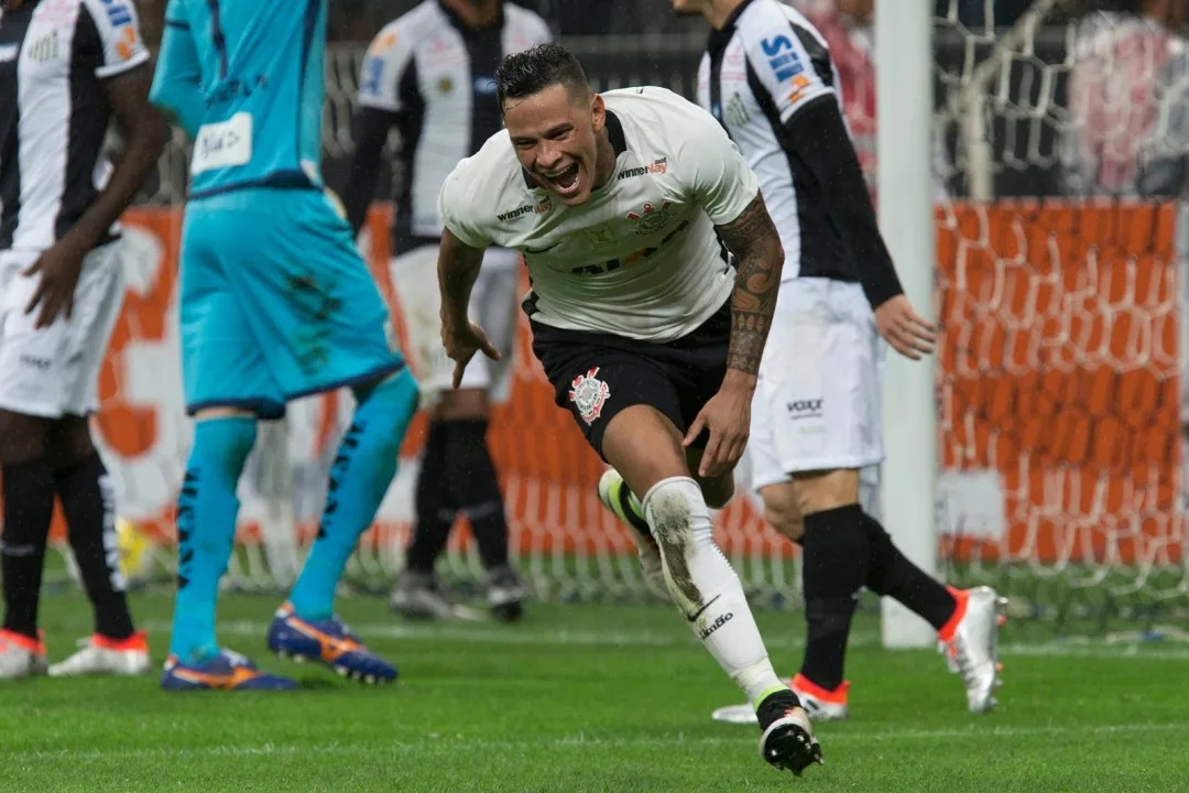 Com gol suado, Corinthians bate Santos e conquista 3ª vitória seguida