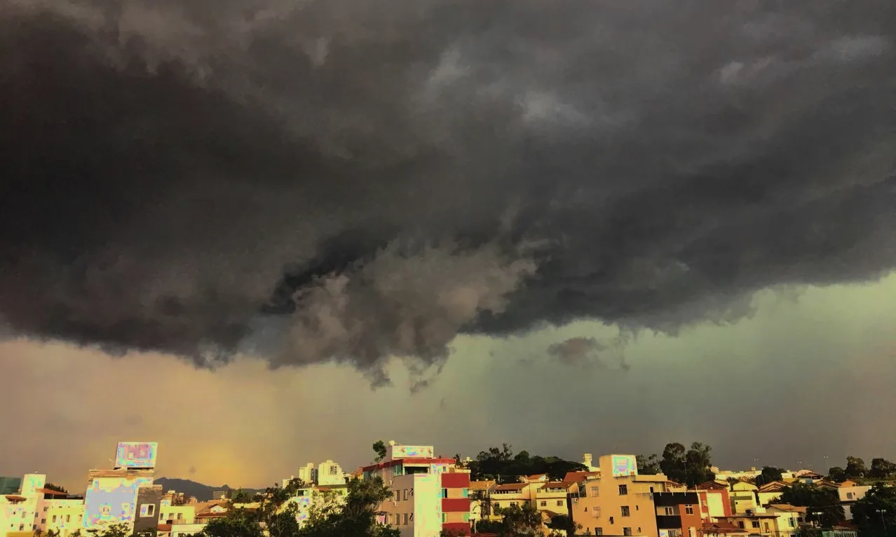 Alerta de tempestade, chuvas intensas, vendaval e granizo é emitido para 25 cidades do ES