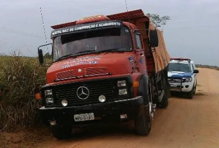 Bandidos amarram caminhoneiro em árvore e roubam carga de materiais de construção em Marilândia