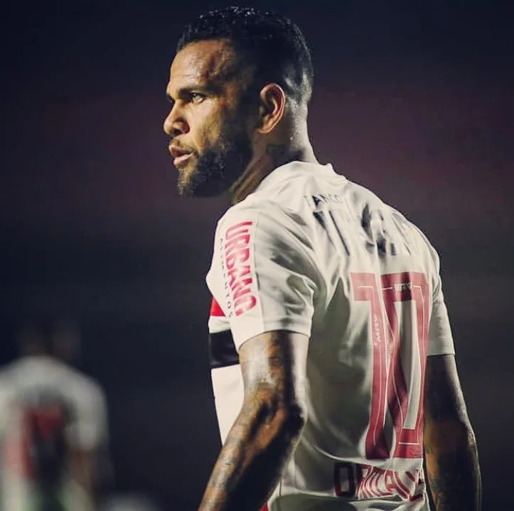 Sem Daniel Alves, Diniz tem duas opções para montar o São Paulo contra o Goiás