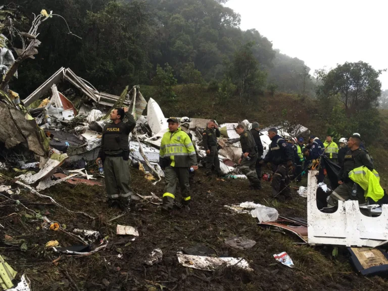 Tripulante do voo da Chapecoense diz que sobreviveu graças à posição fetal