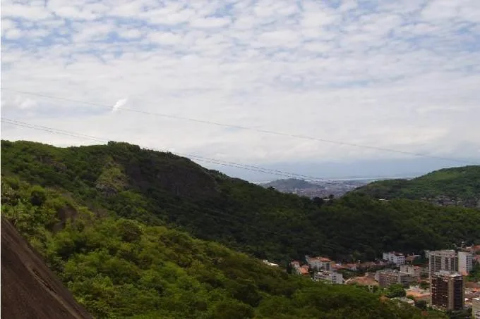 Incêndio atinge reserva florestal no Rio