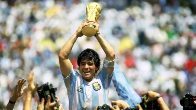 Maradona: veja as homenagens de Pelé e grandes ídolos do futebol ao craque argentino