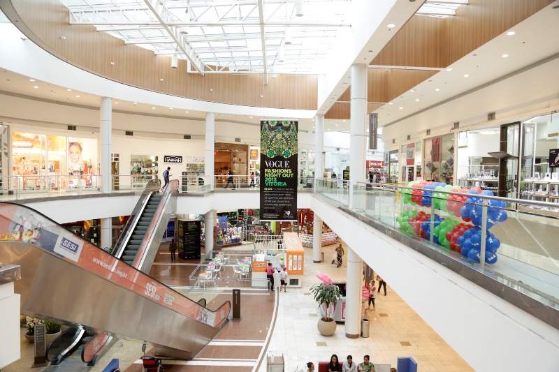 Casa Lar Walter Barcelos promoveu aula de dança de salão aberta ao público no Shopping Vitória