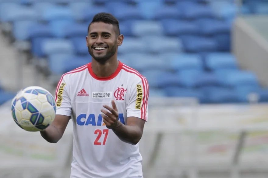 Provável titular, Kayke afirma que Flamengo não se preocupa em atrapalhar o Vasco