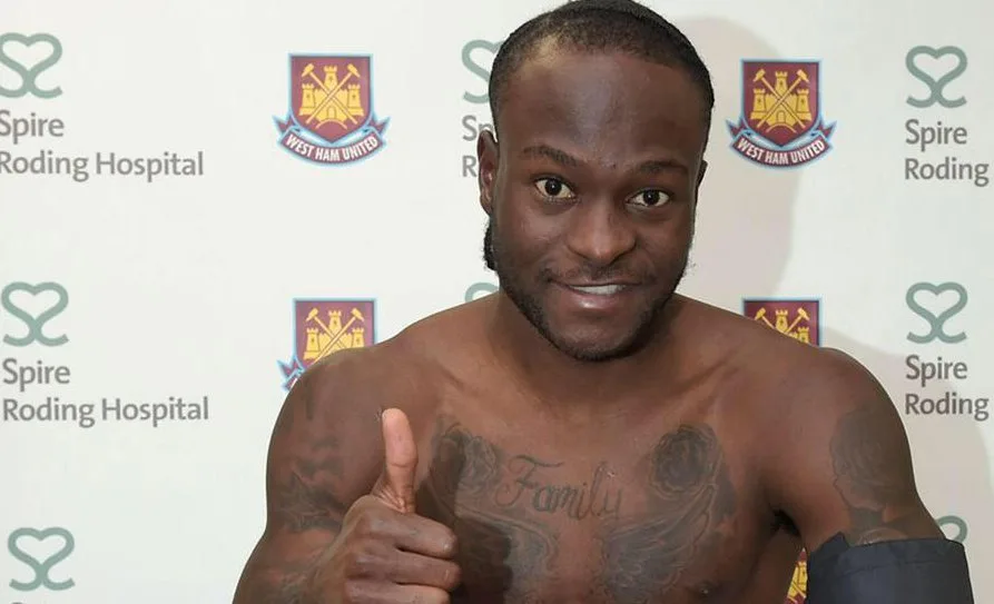 Com Victor Moses, West Ham vence Manchester City e assume vice-liderança