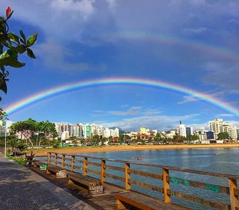 Arco-íris deixa céu da Grande Vitória colorido e encanta capixabas. Veja fotos!