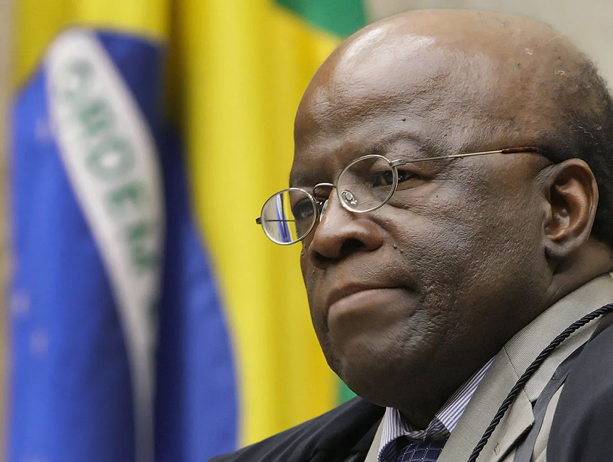 Brasileiros devem se mobilizar e exigir renúncia de Temer, diz Joaquim Barbosa