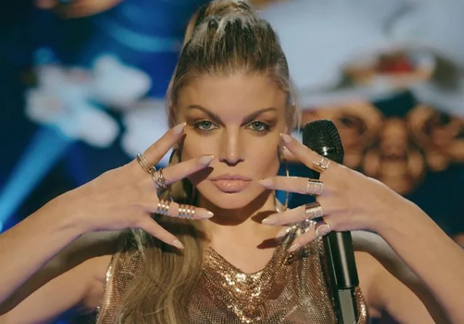 Fergie se desculpa após cantar hino no All Star Game da NBA