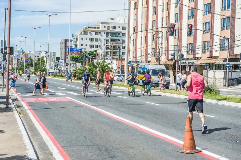 Rua de lazer na Avenida Dante Michelini, Praia de Camburi