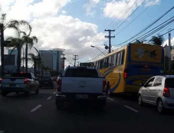 Saída do feriadão: em dia de trânsito atípico, pedestre é atropelado na Reta da Penha