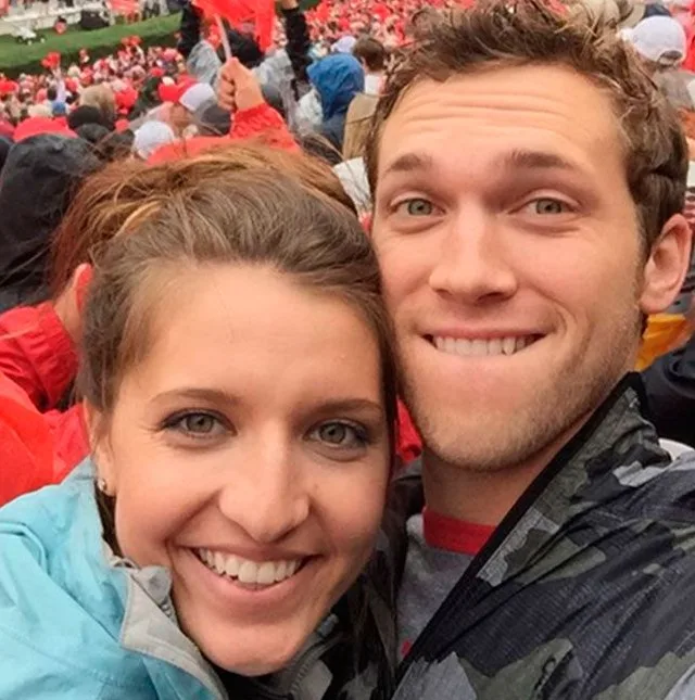 Phillip Phillips, vencedor do American Idol, se casa após sete anos de namoro!