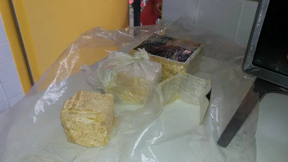 Mulher é presa transportando pasta base de cocaína na BR 101 em Itapemirim