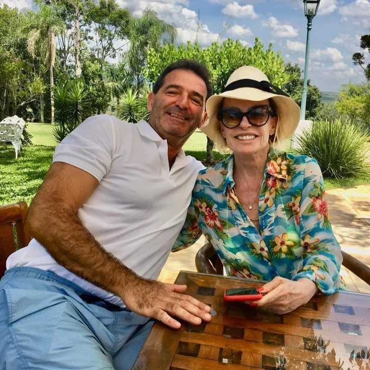 Ana Maria Braga se casa com francês durante tratamento de câncer