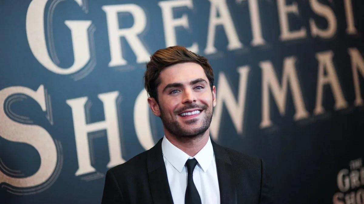 Ator Zac Efron faz cirurgia no joelho