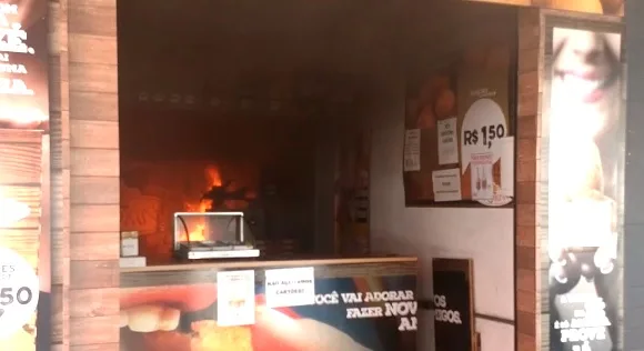 Incêndio atinge lanchonete em Vila Velha e assusta comerciantes