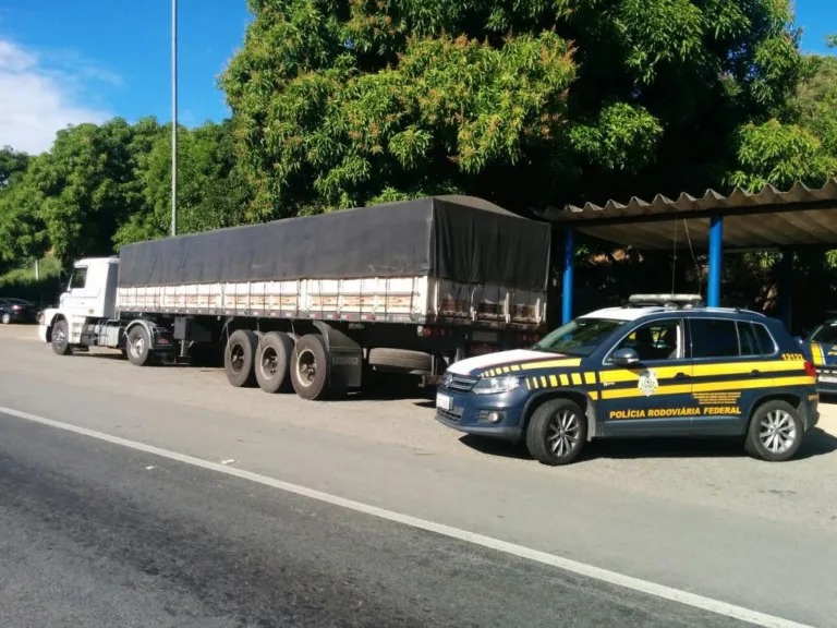 Carga avaliada em R$ 60 mil é recuperada e quatro são presos na Serra