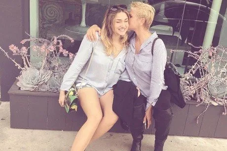 Sasha posta foto agarradinha com a mãe, Xuxa, em Los Angeles