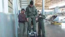 Estudante brasileiro premiado com voo espacial passa por treinamentos