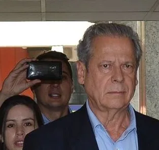 Dirceu deve se apresentar à PF de Brasília no início da tarde desta sexta-feira