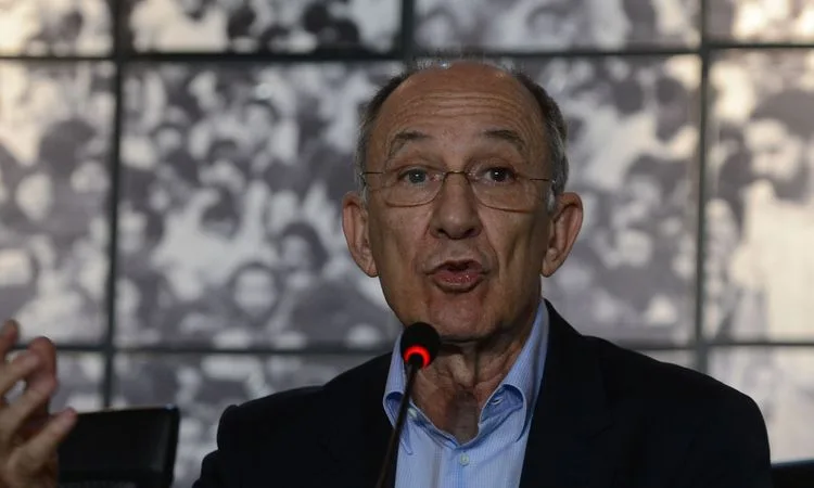 Brasília- DF- Brasil- 17/03/2015- O presidente nacional do PT, Rui Falcão, concede entrevista coletiva na sede do partido em Brasília (José Cruz/Agência Brasil)