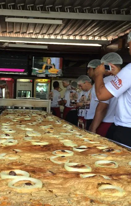 Torta capixaba de meia tonelada vira atração em Vitória