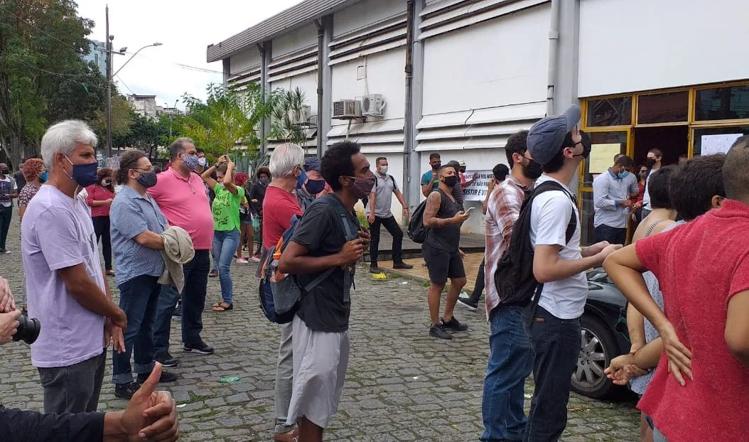 Contra utilização como depósito de café, manifestantes realizam ato no Centro Cultural Carmélia