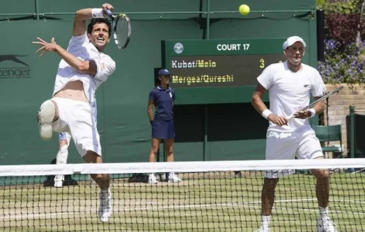 Melo e Kubot perdem 2 sets, mas buscam virada e avançam nas duplas de Wimbledon