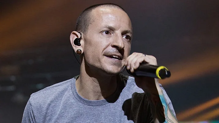 Vocalista do Linkin Park, Chester Bennington comprou casa para a família antes de cometer suicídio