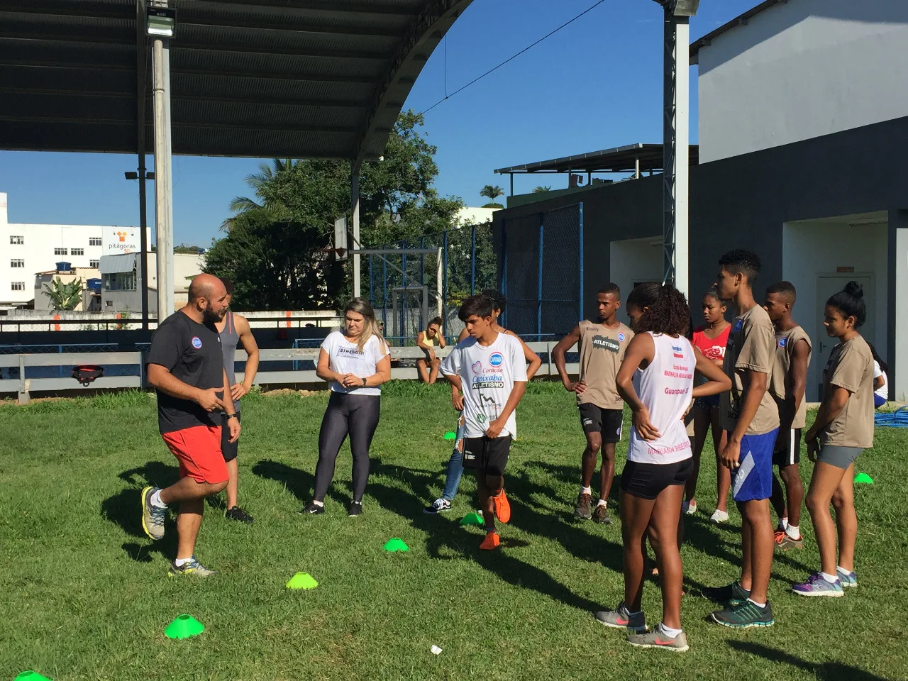 Faculdade promove atividades esportivas para adolescentes e crianças em Guarapari