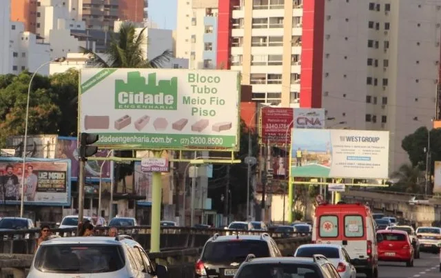 Anunciantes terão 30 dias para retirar placas e outdoors de Vila Velha