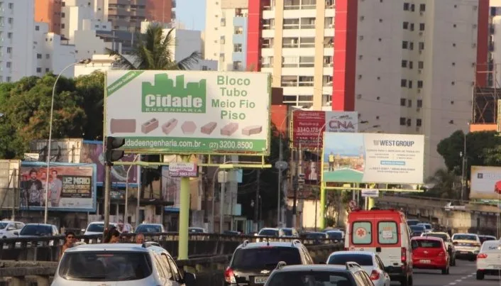 Anunciantes terão 30 dias para retirar placas e outdoors de Vila Velha