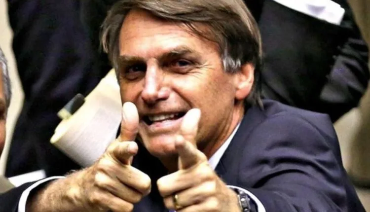 Pesquisa aponta que aprovação de Bolsonaro supera reprovação pela 1ª vez desde 2019