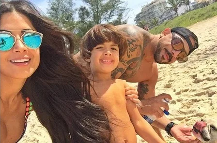 Aline Riscado anuncia fim de casamento de sete anos