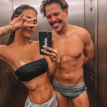 Saulo Poncio e Gabi Brandt surgem juntos e cantor diz: 'independente de status nós temos um filho'