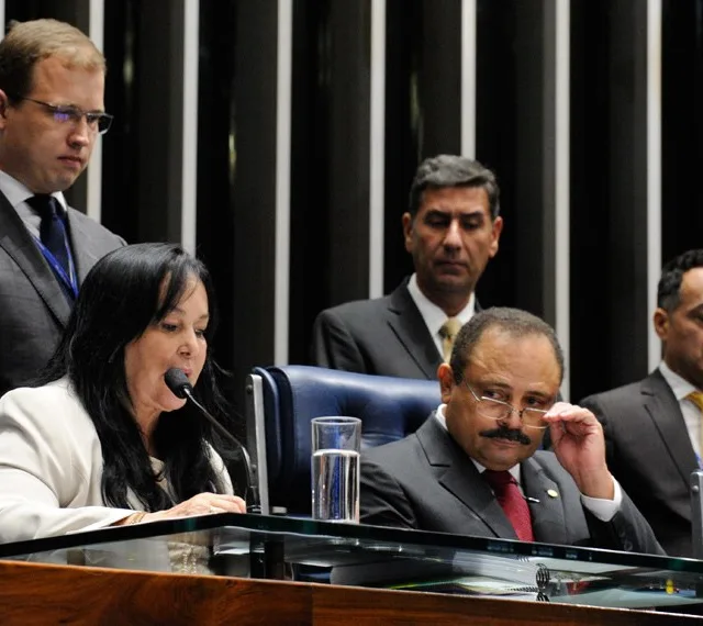 Capixabas começam a decidir se mudam de partido após abertura de janela