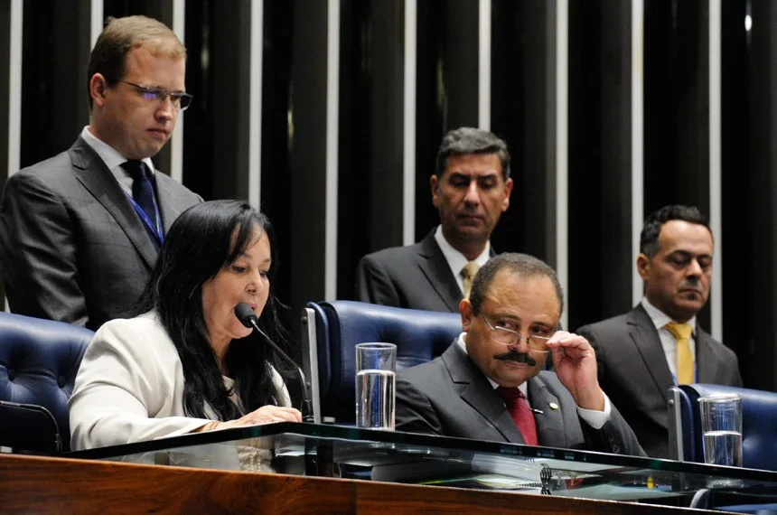 Capixabas começam a decidir se mudam de partido após abertura de janela