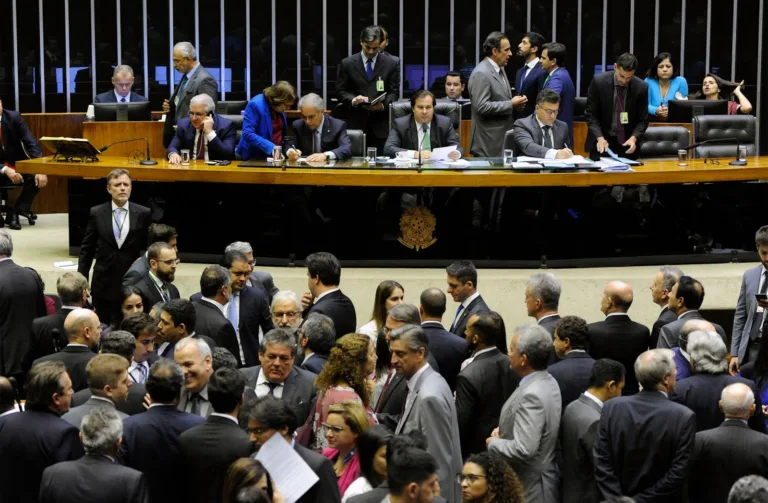 Mais de 90% dos deputados tentarão a reeleição em outubro