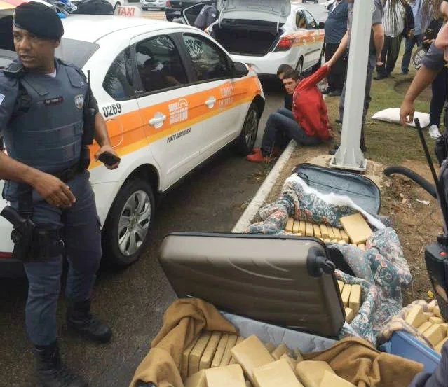 Polícia apreende 100 kg de maconha vinda de São Paulo em bolsas de viagem na Serra